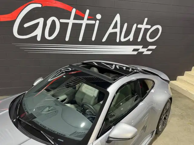 Porsche 911 view 10