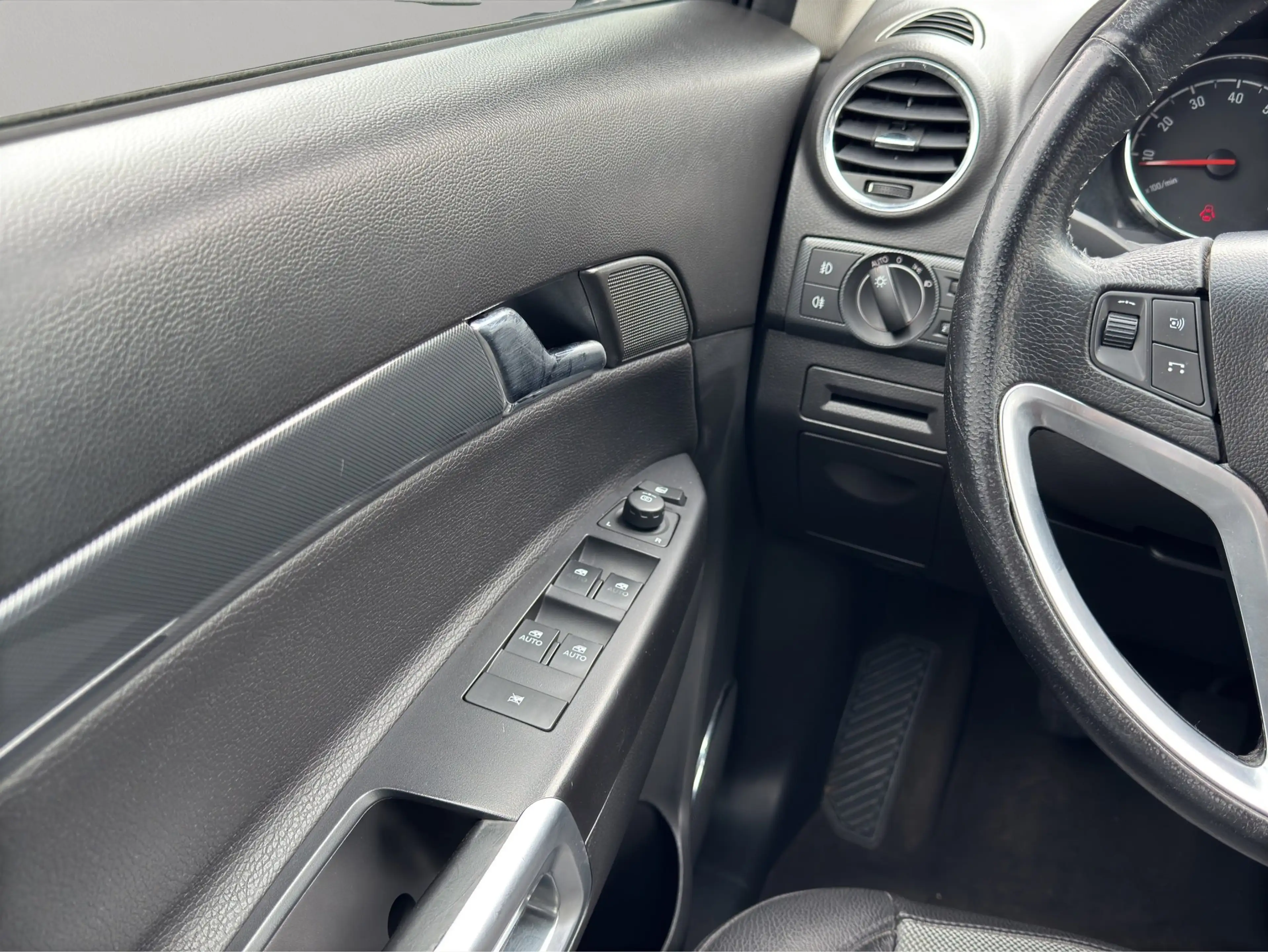 Opel Antara Design Edition 4x2 — photo 15