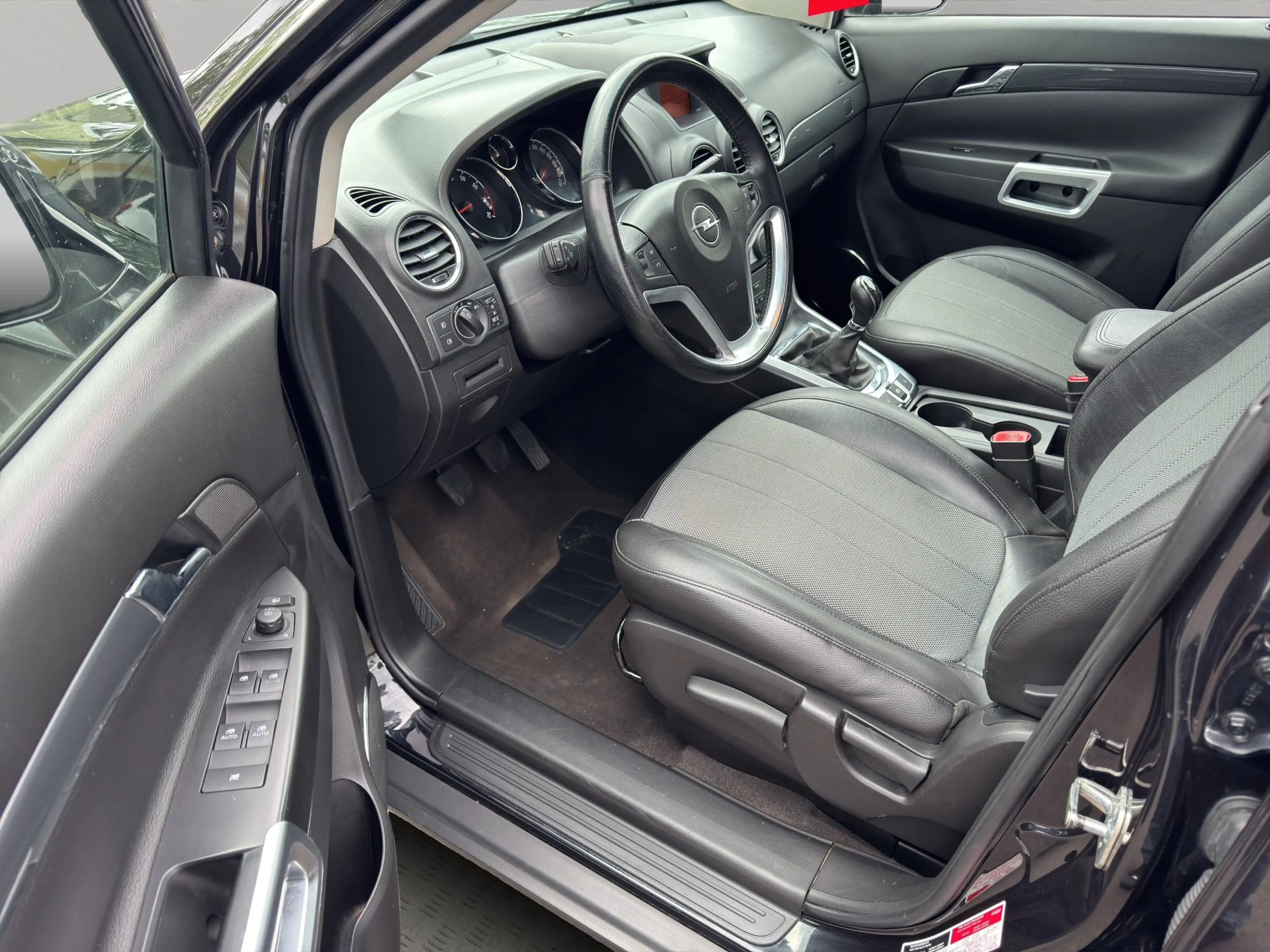 Opel Antara Design Edition 4x2 — photo 10