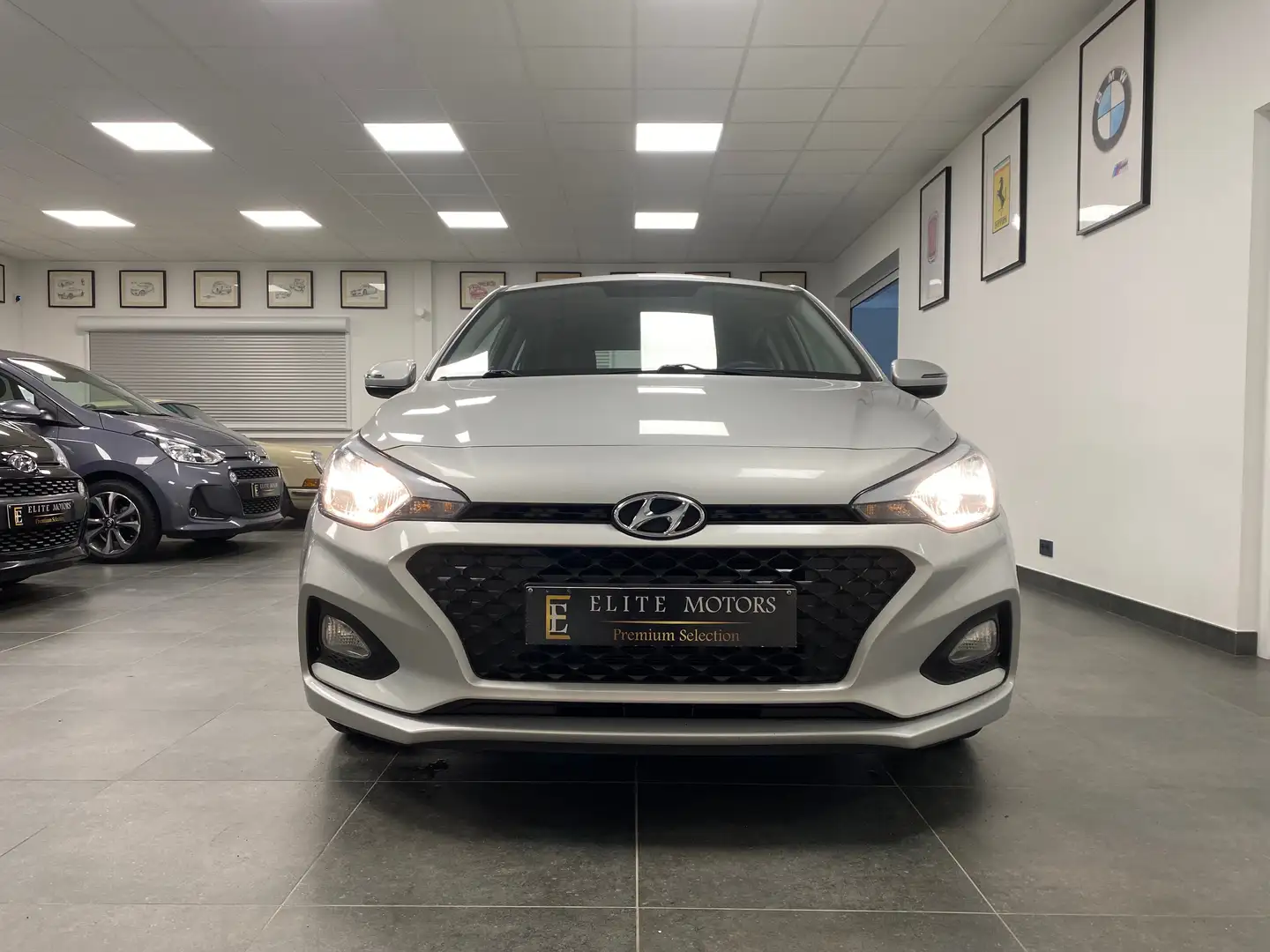 Hyundai i20 1.2i ACTIVE 1erMAIN/ CARNET/ CLIM/ CAM/ ETAT NEUF Argent - 2