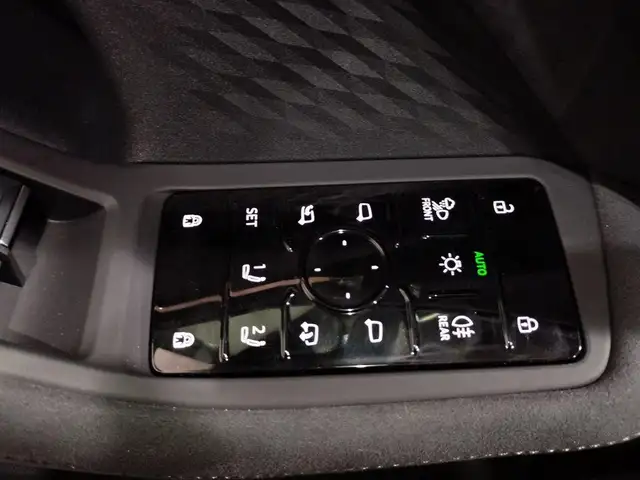 Audi A6 view 11