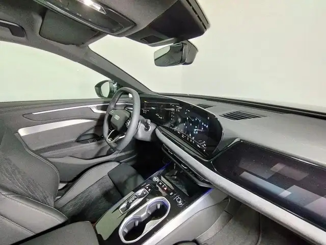 Audi A6 view 12