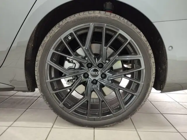Audi A6 view 10