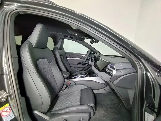 Audi A6 view 7