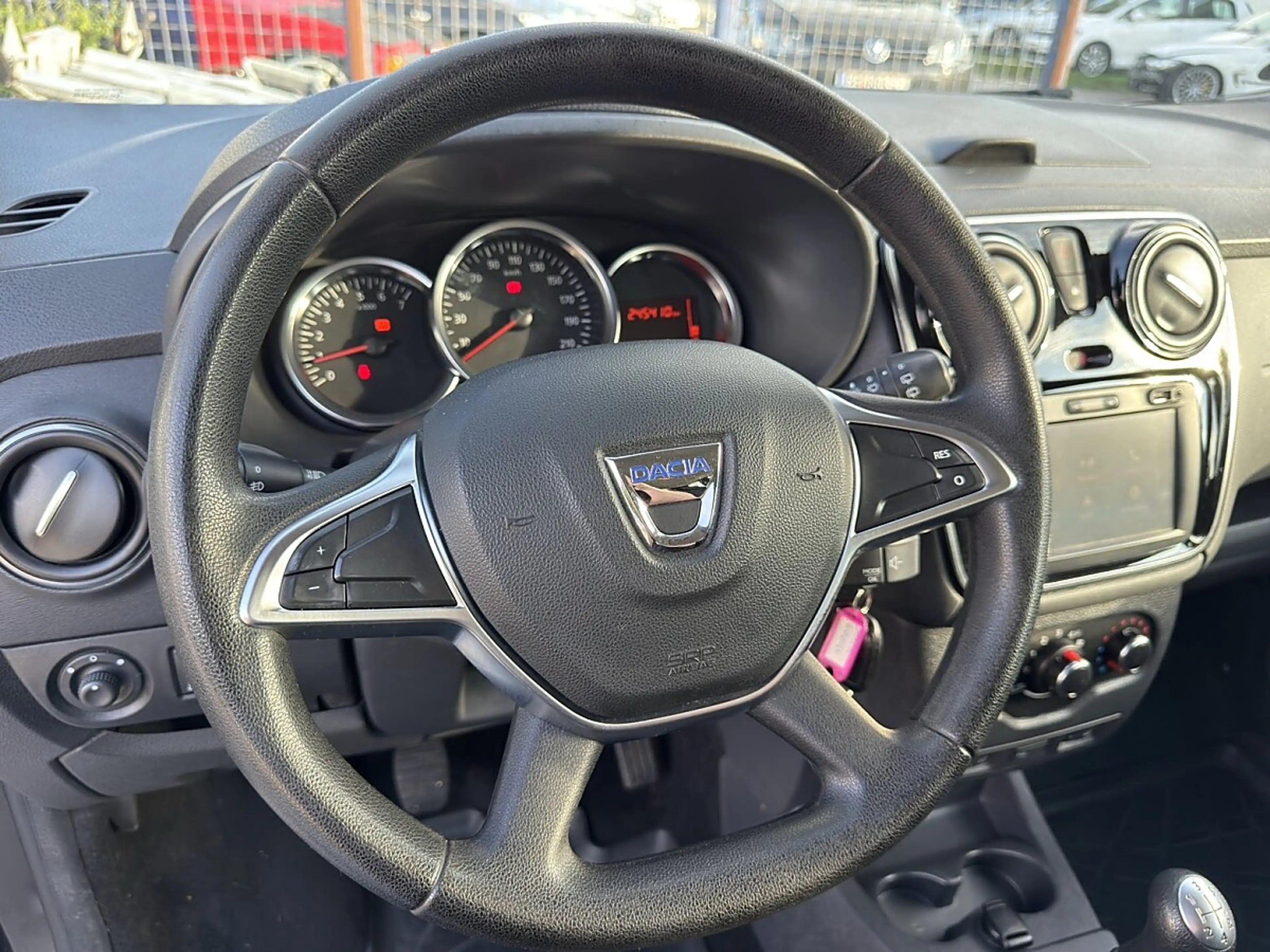 Dacia Lodgy 1.2 TCe 115 Supreme Start&Stop * 7-Sitzer * — photo 11