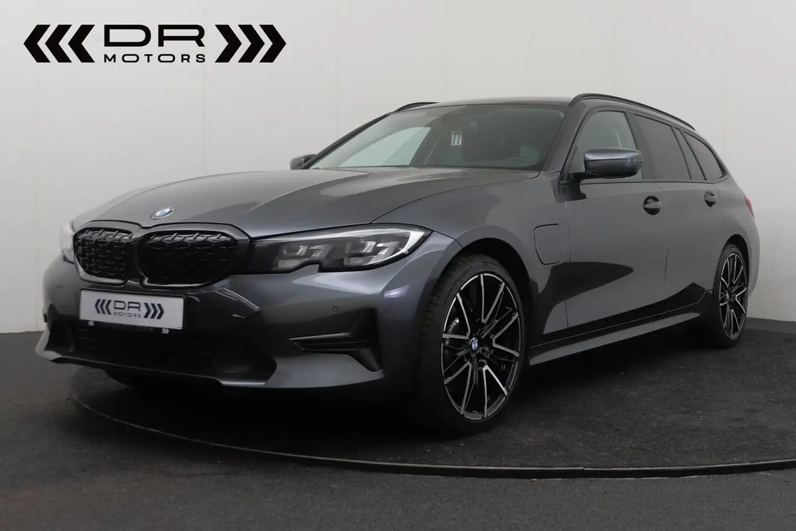 BMW 330 e TOURING TOPSTAAT - NAVI - DAB - LED Grau - 1