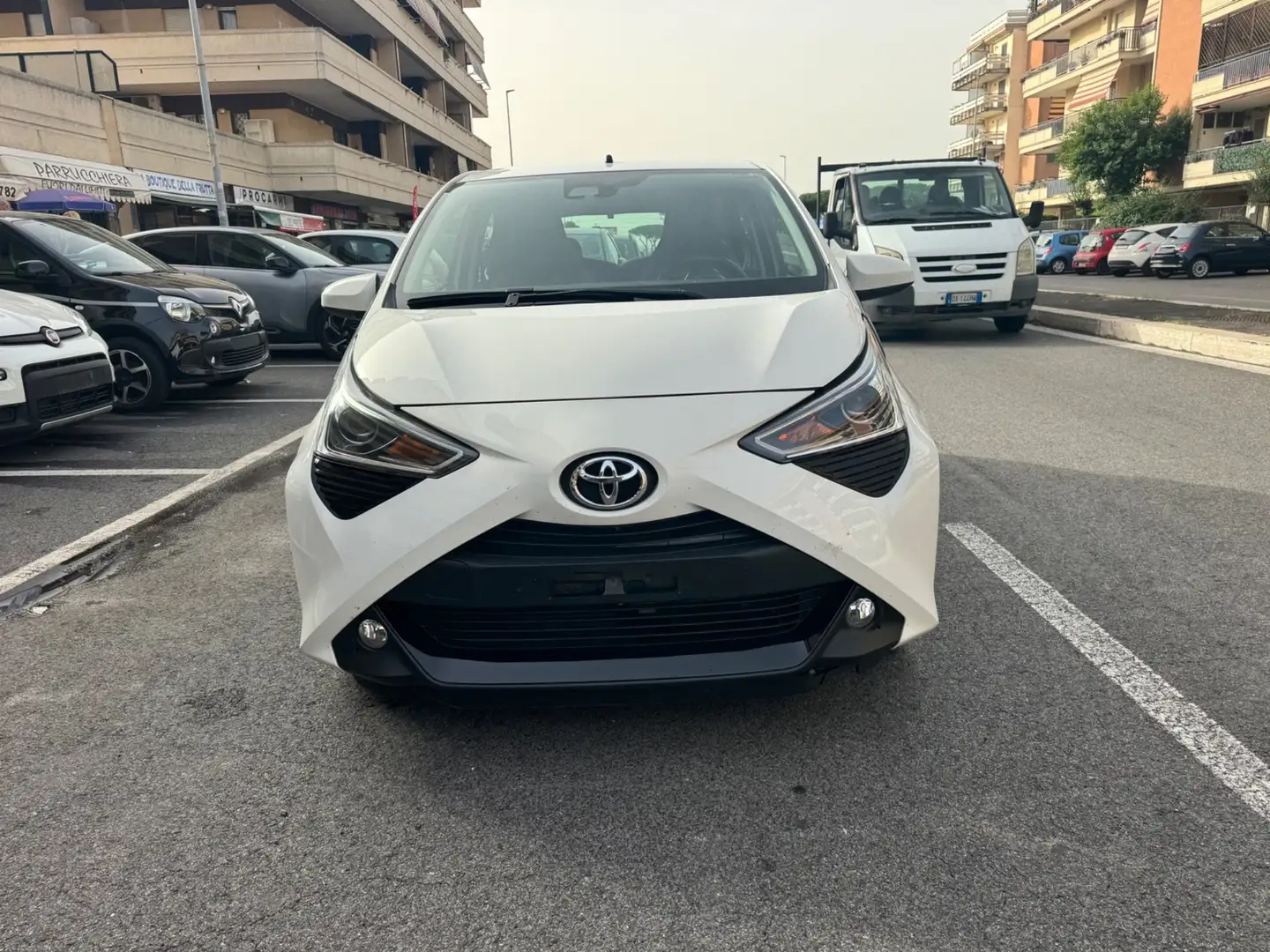 Toyota Aygo Connect 1.0 VVT-i 72 CV 5 porte x-play LED NAVI KA Bianco - 1