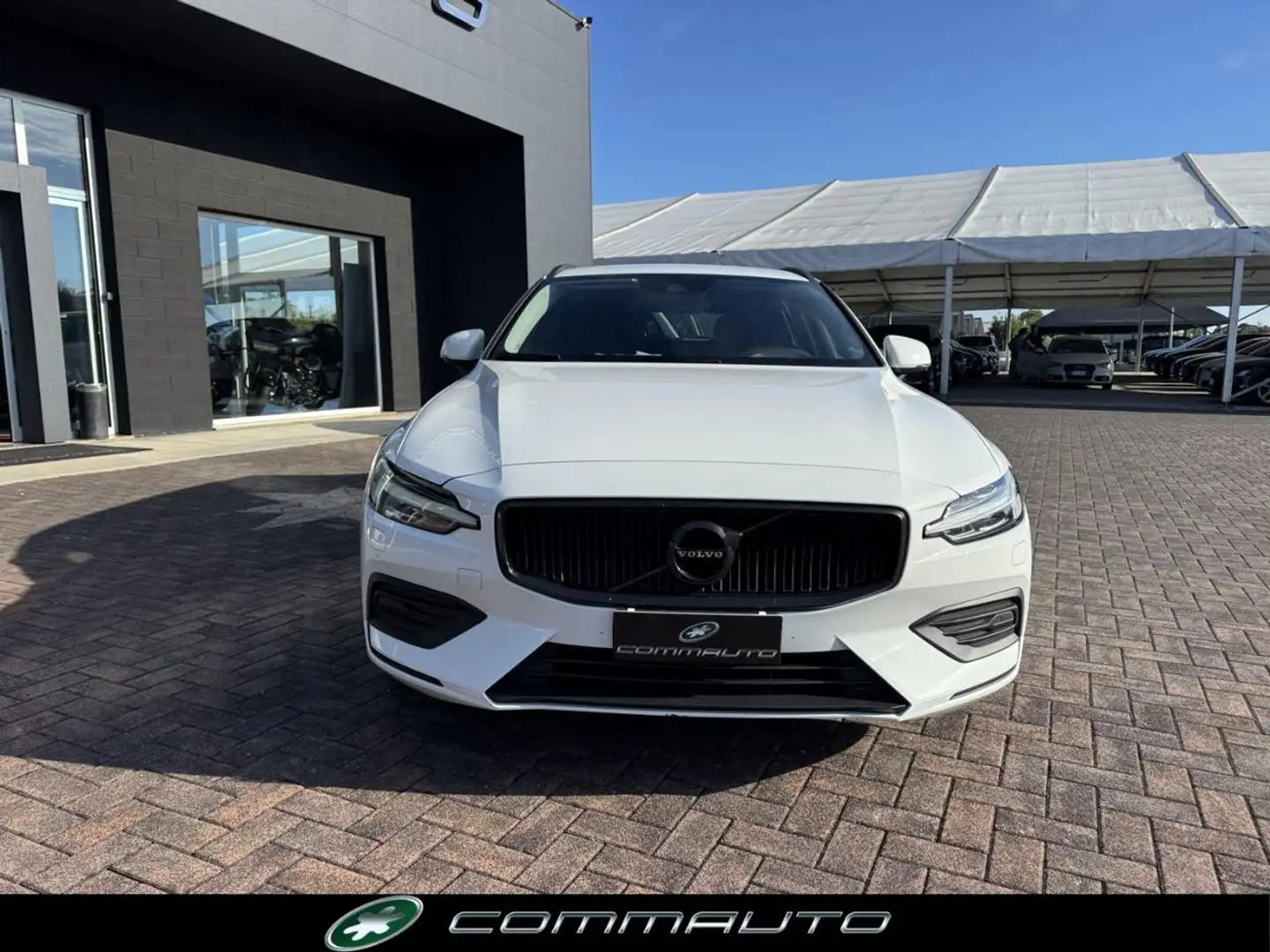 Volvo V60 D3 AWD Geartronic Momentum Blanc - 2