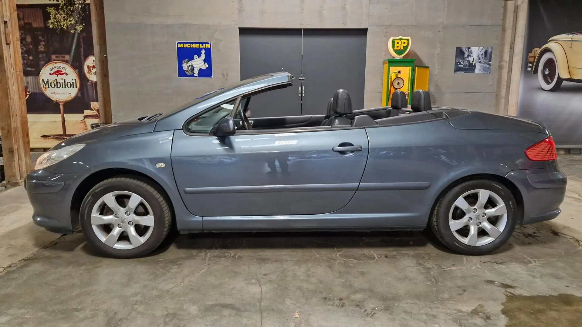 Peugeot 307 CC 2.0-16V 140PK | Rijklaarprijs | Clima | PDC | L Gris - 2