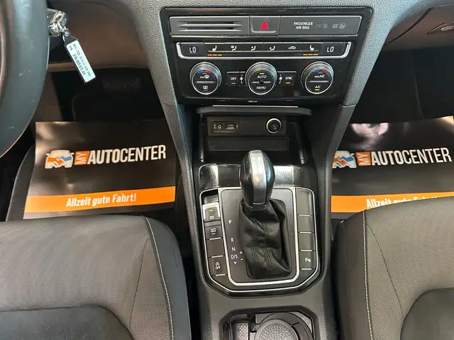 Volkswagen Golf view 9