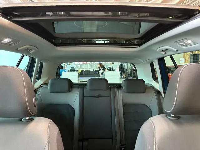 Volkswagen Golf view 11