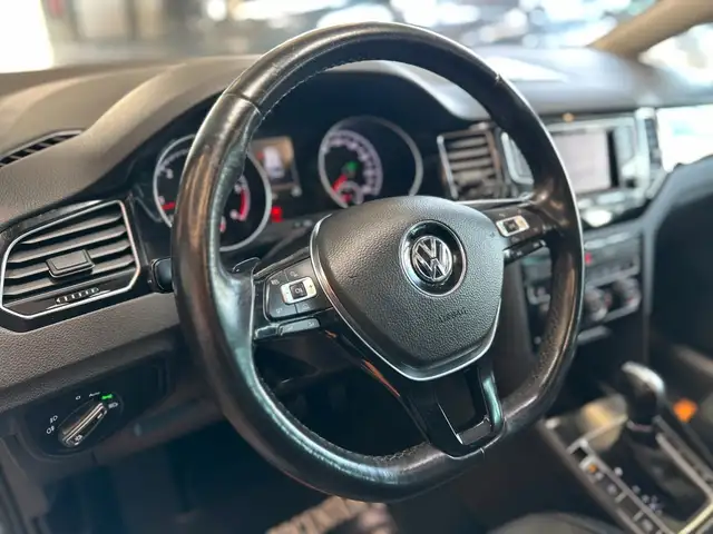 Volkswagen Golf view 10
