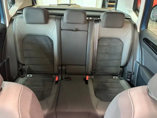 Volkswagen Golf view 12