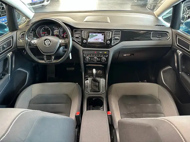 Volkswagen Golf view 6