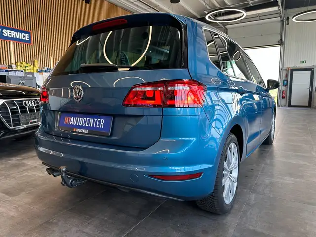 Volkswagen Golf view 2