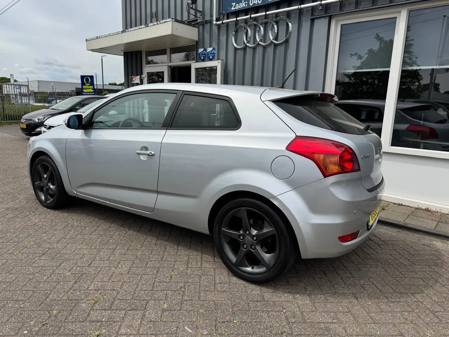 Kia Ceed / cee'd 1.6 CRDi Comfort Pack Gris - 2