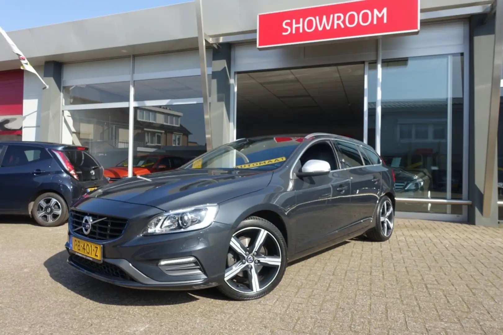 Volvo V60 1.5 T3 NORDIC+ R DESIGN AUTOMAAT 100%NL (All in pr Šedá - 2