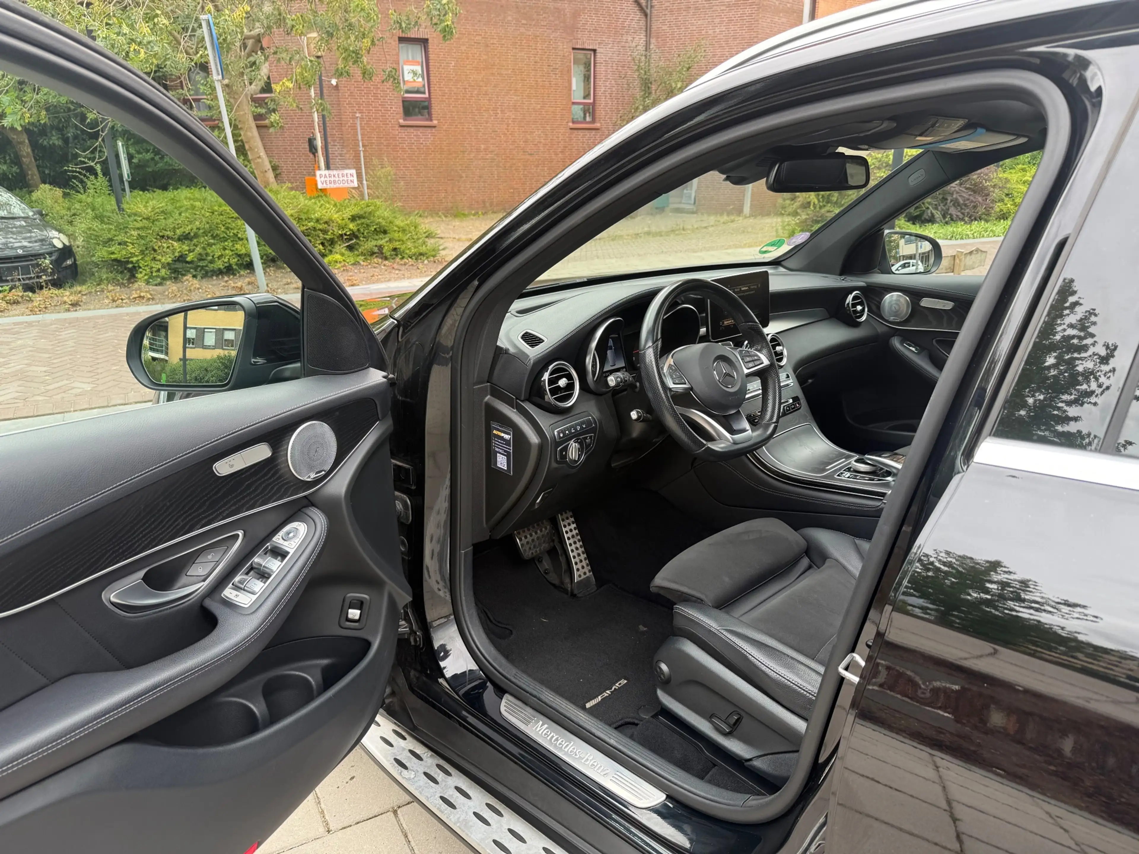 Mercedes-Benz GLC 250 4MATIC Premium Plus | AMG | PANO | Distronic | Air — photo 9