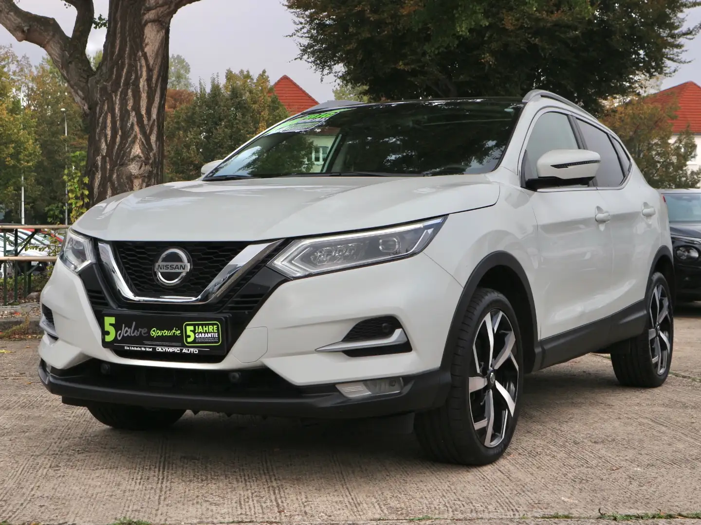 Nissan Qashqai 1.3 DIG-T Akari Panorama Navi LED Wit - 2