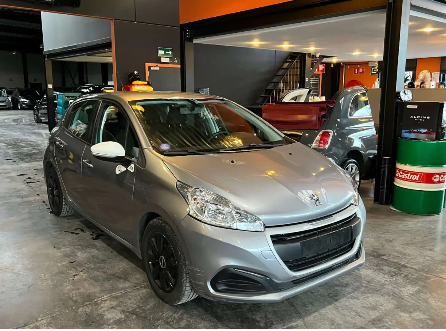 Peugeot 208 1.2i Like S&S (EU6.2)//12 Mois de garanti Gris - 1