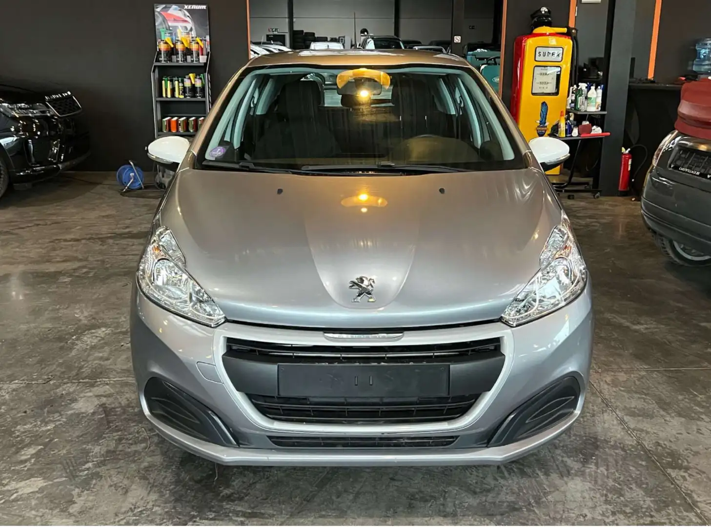 Peugeot 208 1.2i Like S&S (EU6.2)//12 Mois de garanti Gris - 2