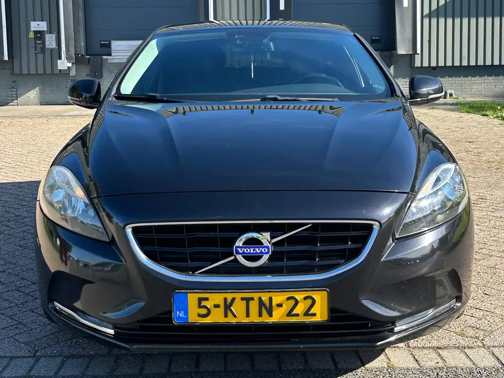 Volvo V40 2013 из Европы — купить под ключ