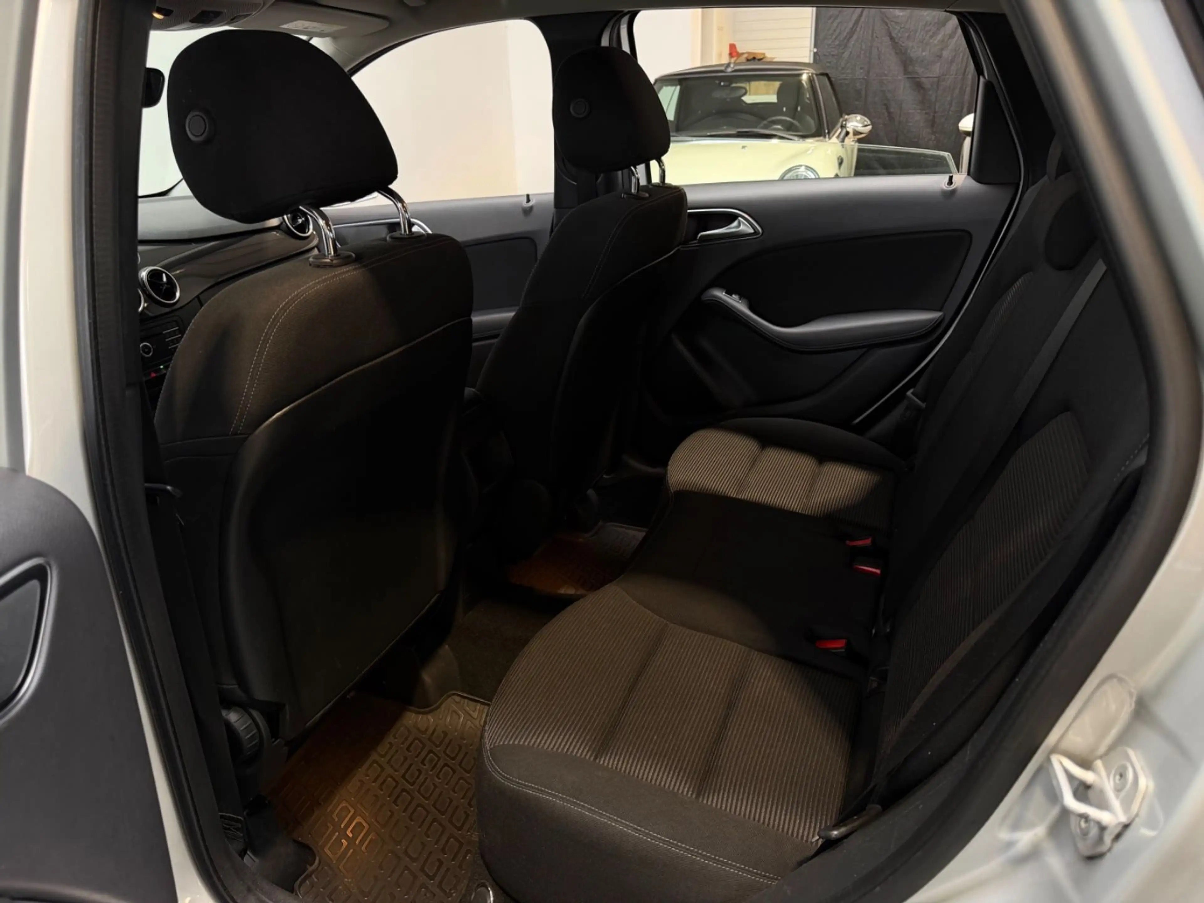 Mercedes-Benz B 220 CDI *LED*R-Kam*PDC*SHZ* — photo 14