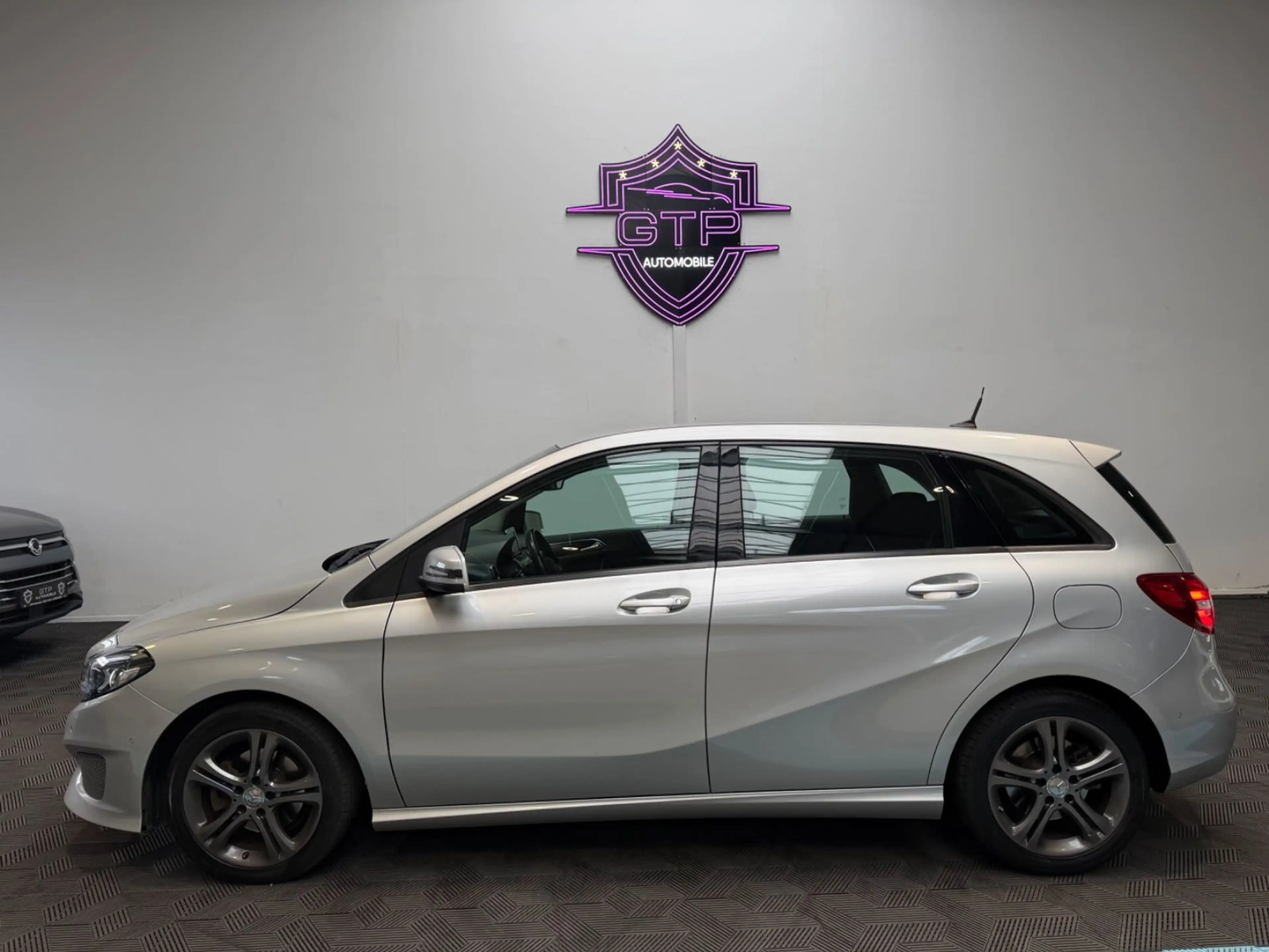 Mercedes-Benz B 220 CDI *LED*R-Kam*PDC*SHZ* — photo 5