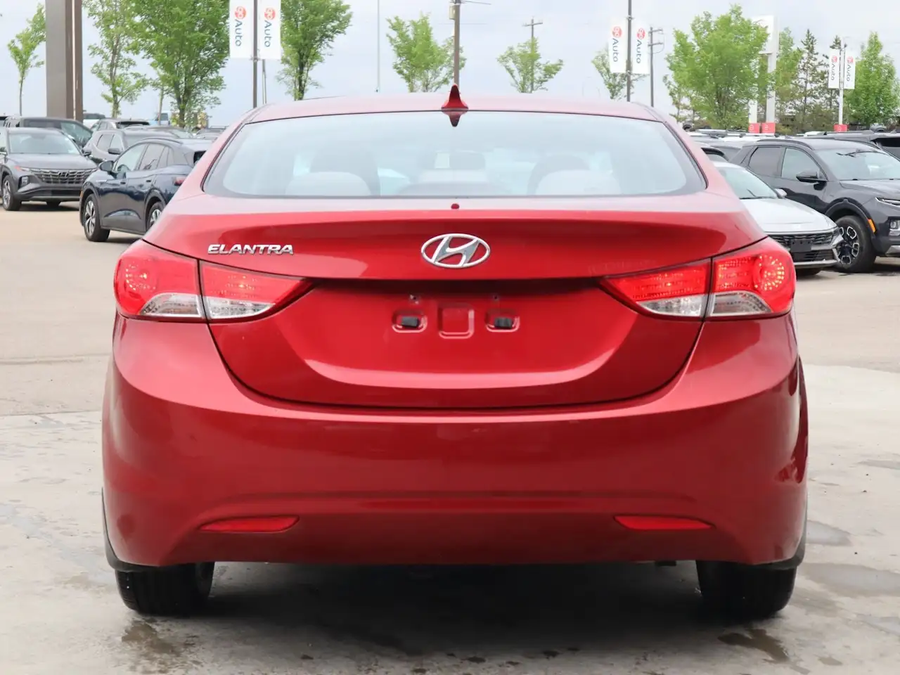 Hyundai ELANTRA снимка Hyundai ELANTRA