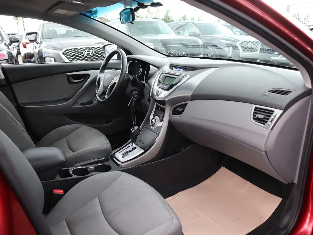 Hyundai ELANTRA fotografie Hyundai ELANTRA