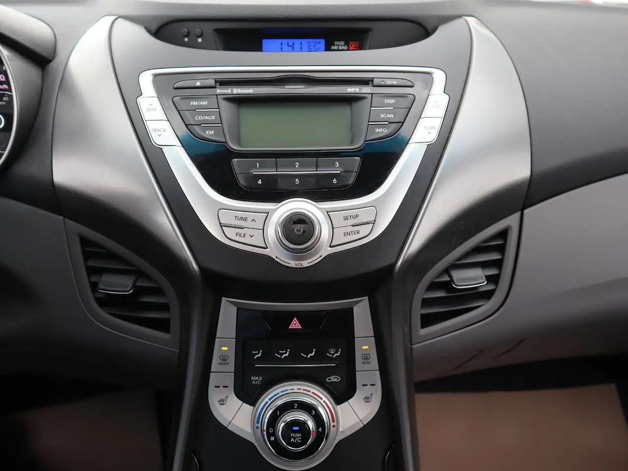 Hyundai ELANTRA fotografie Hyundai ELANTRA
