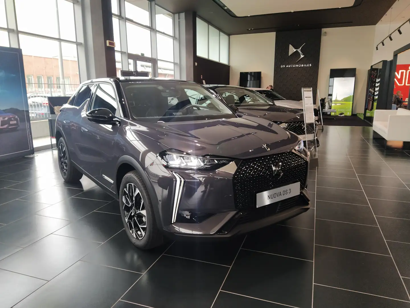 DS Automobiles DS 3 1.2 Hybrid 136cv DCT6 ANTOINE DE SAINT EXUPERY KM0 Grigio - 1