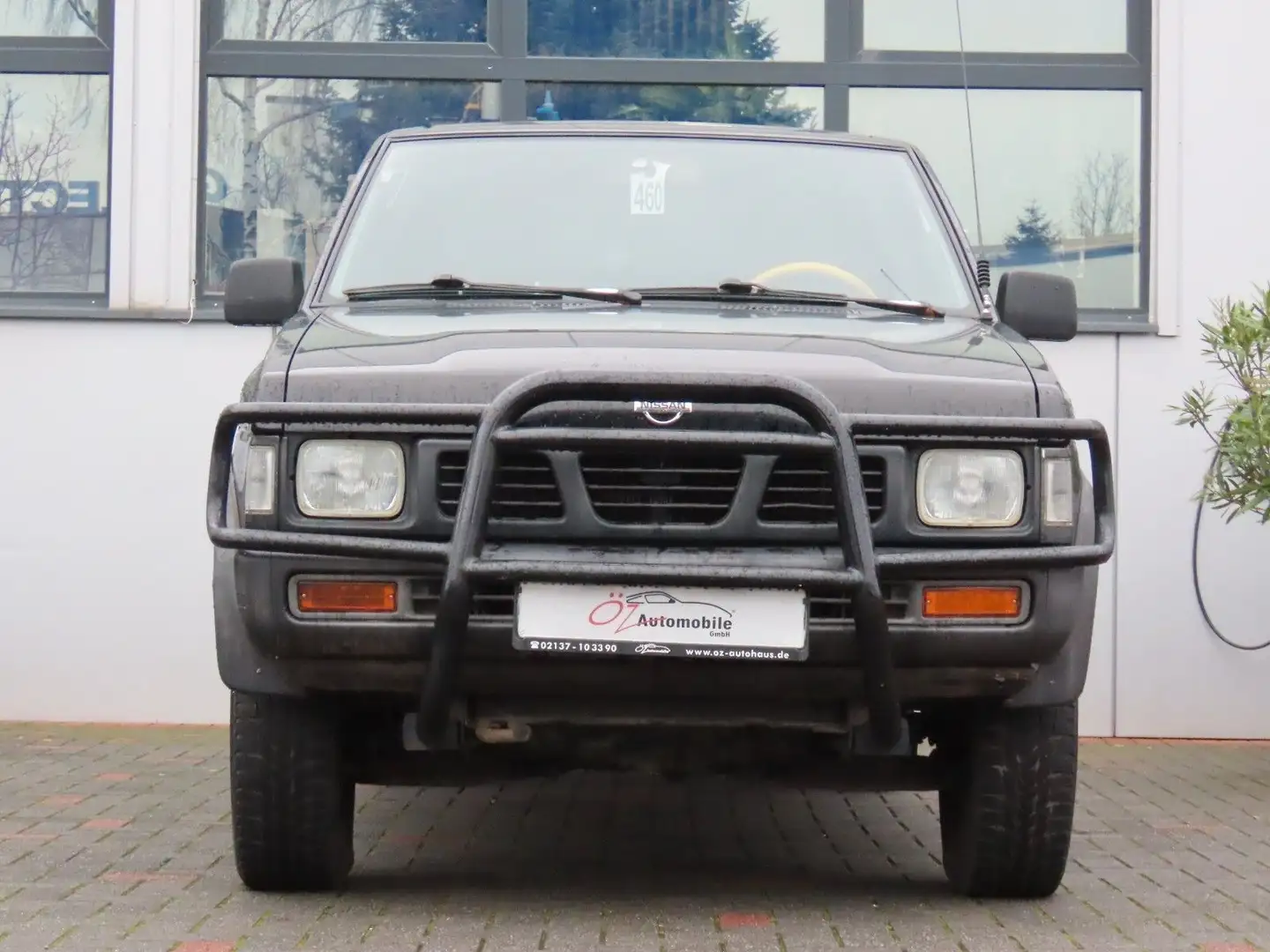 Nissan Pick Up 4x4 2.4 2.Hand Zwart - 2