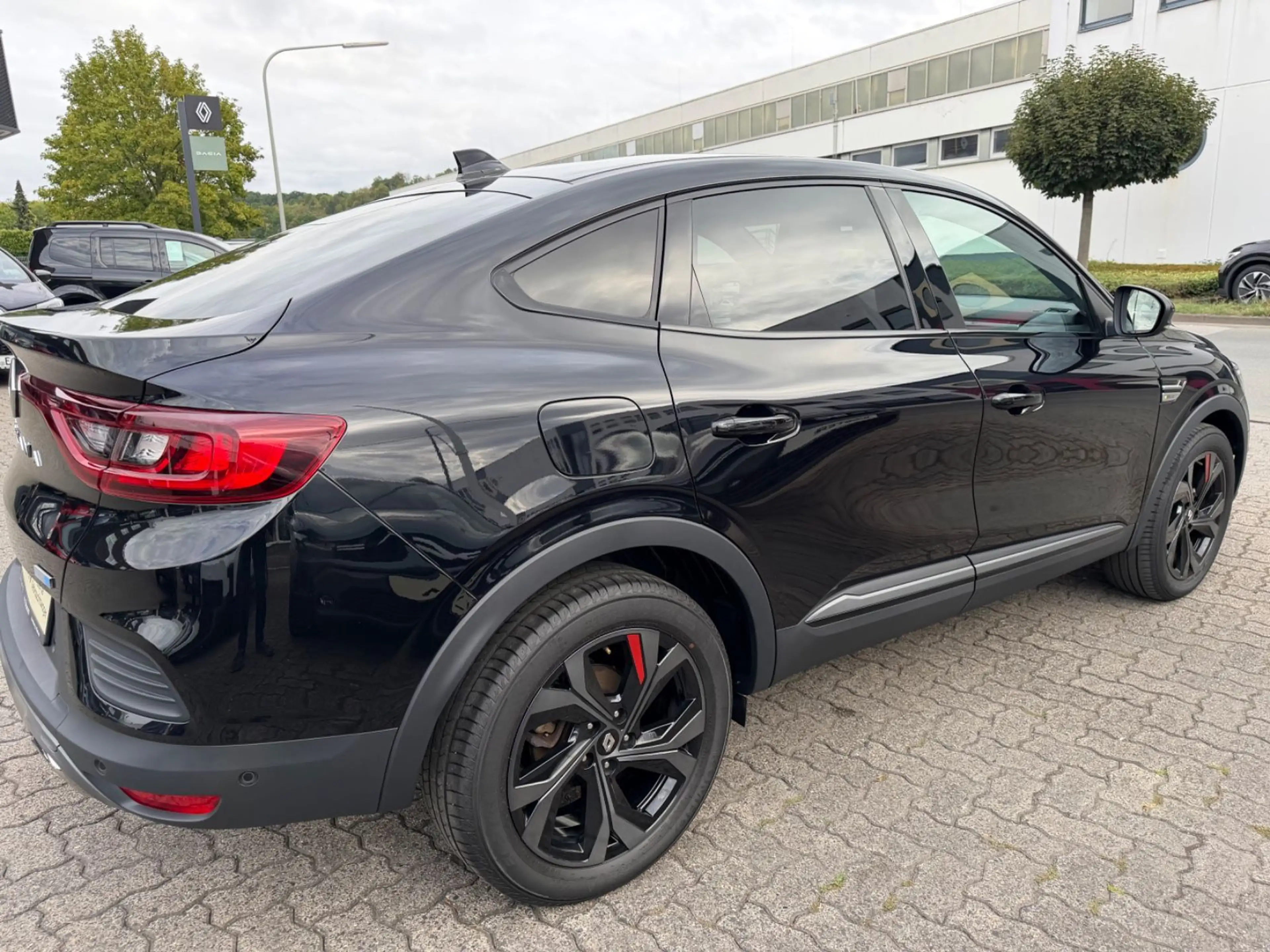 Renault Arkana E-TECH 145 R.S. Line — photo 12