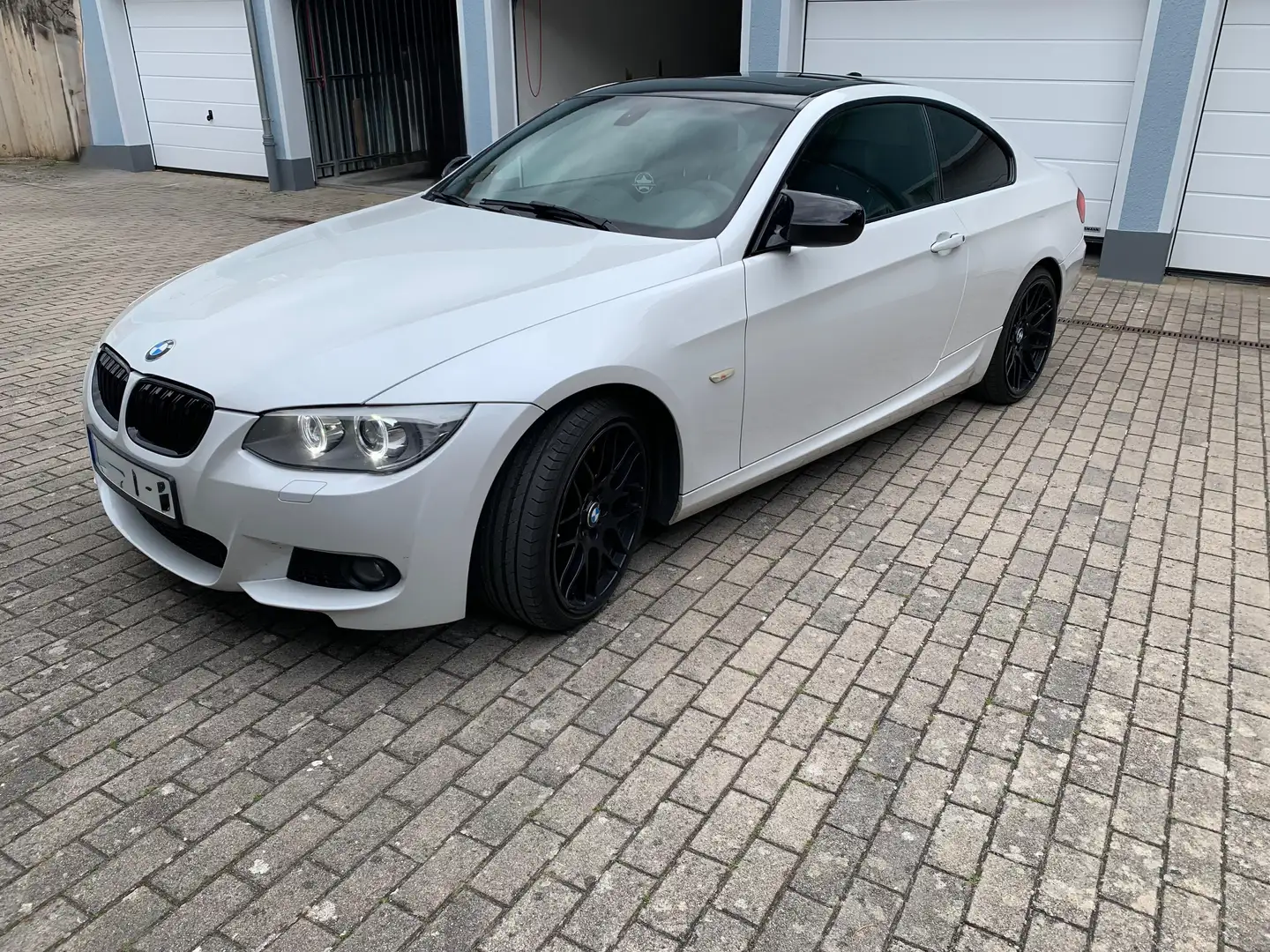 BMW 335 i xDrive Coupe M Sport Edition Bílá - 2