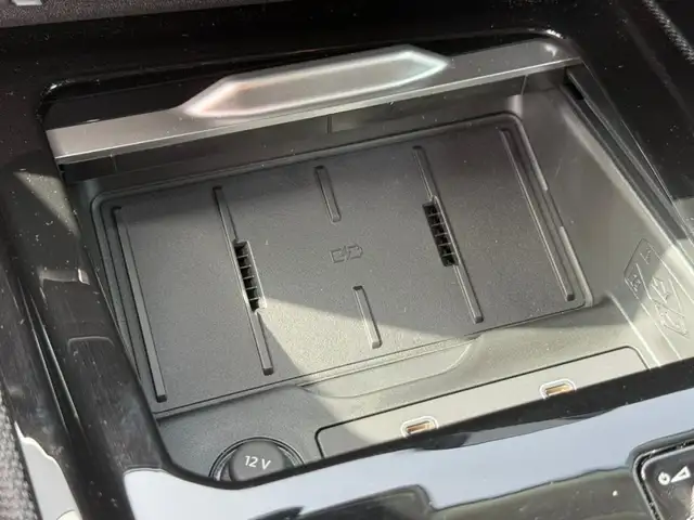 Audi Q3 view 16