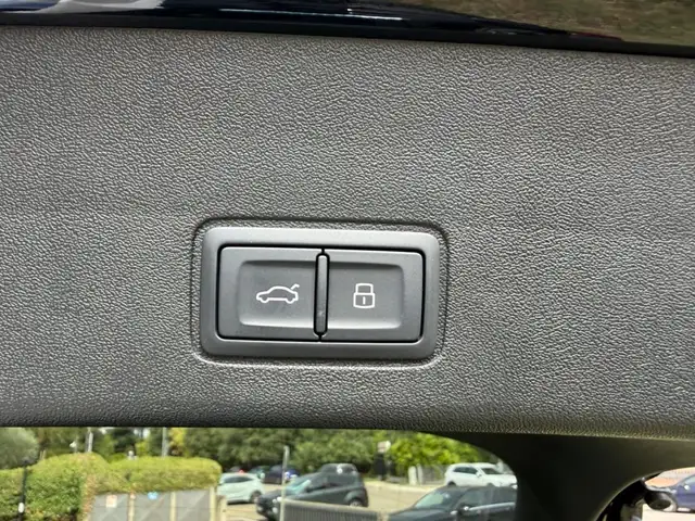 Audi Q3 view 18