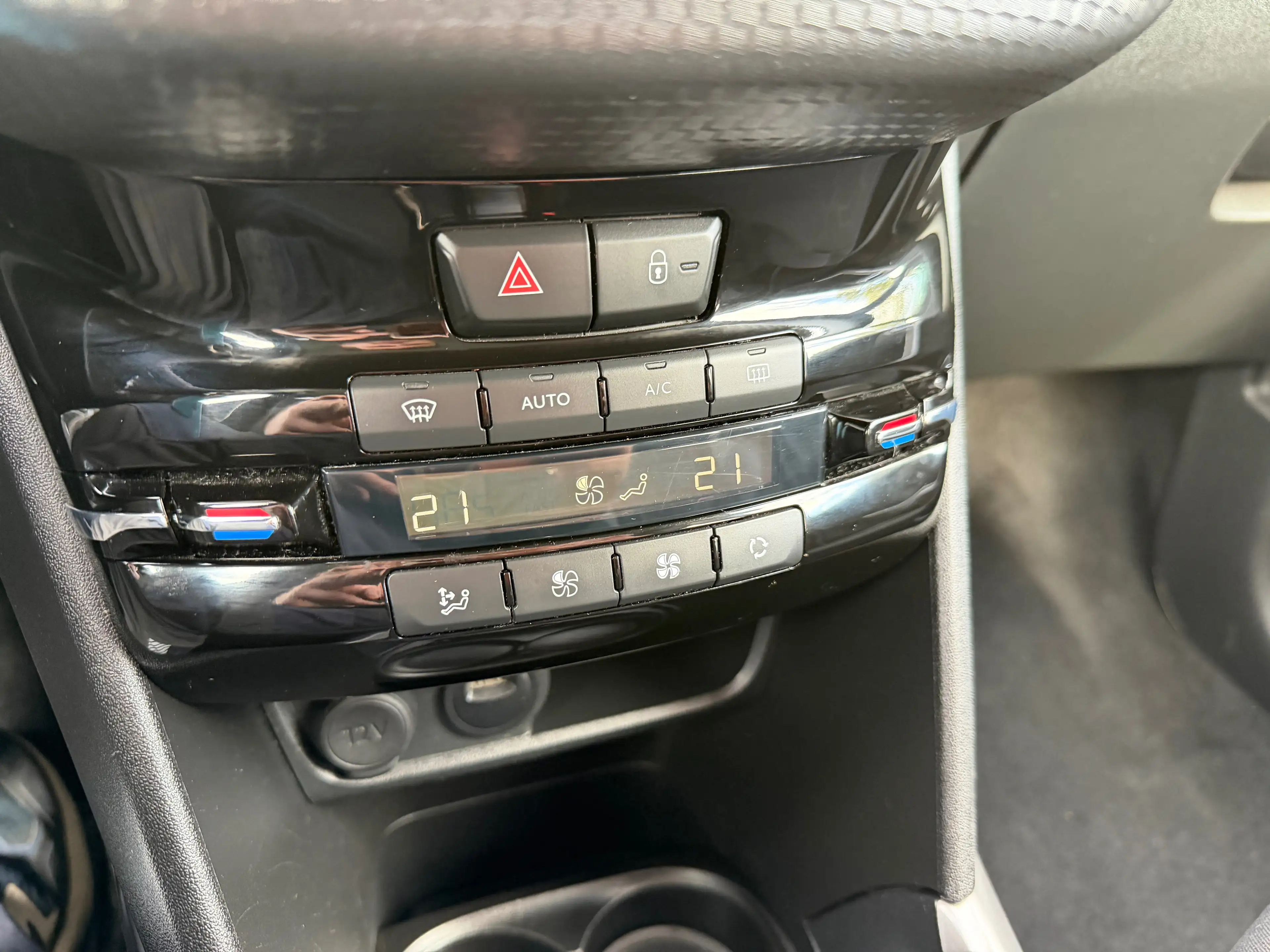 Peugeot 2008 2008 1.2i essence / 50.904 km / 1er propriétaire — photo 15