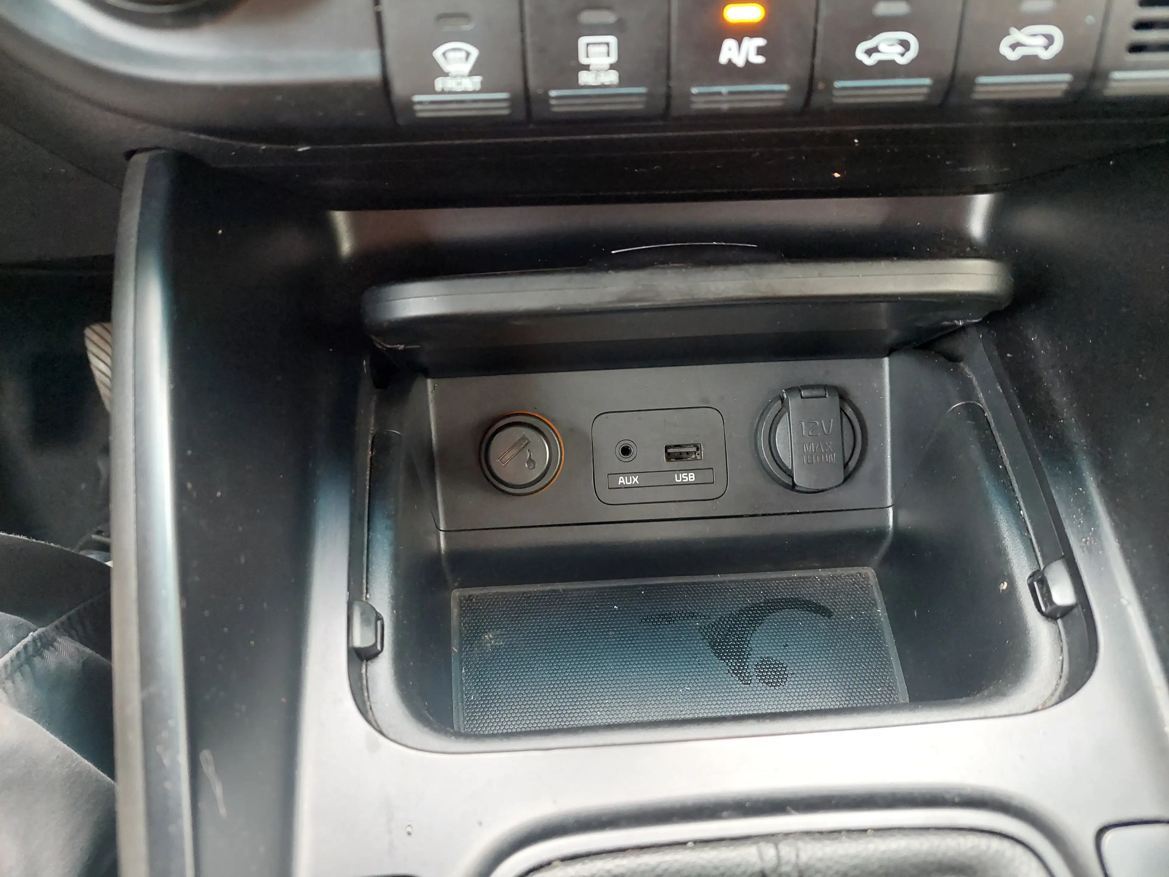 Kia Carens Carens 1.6 GDI ISG Spirit — photo 10