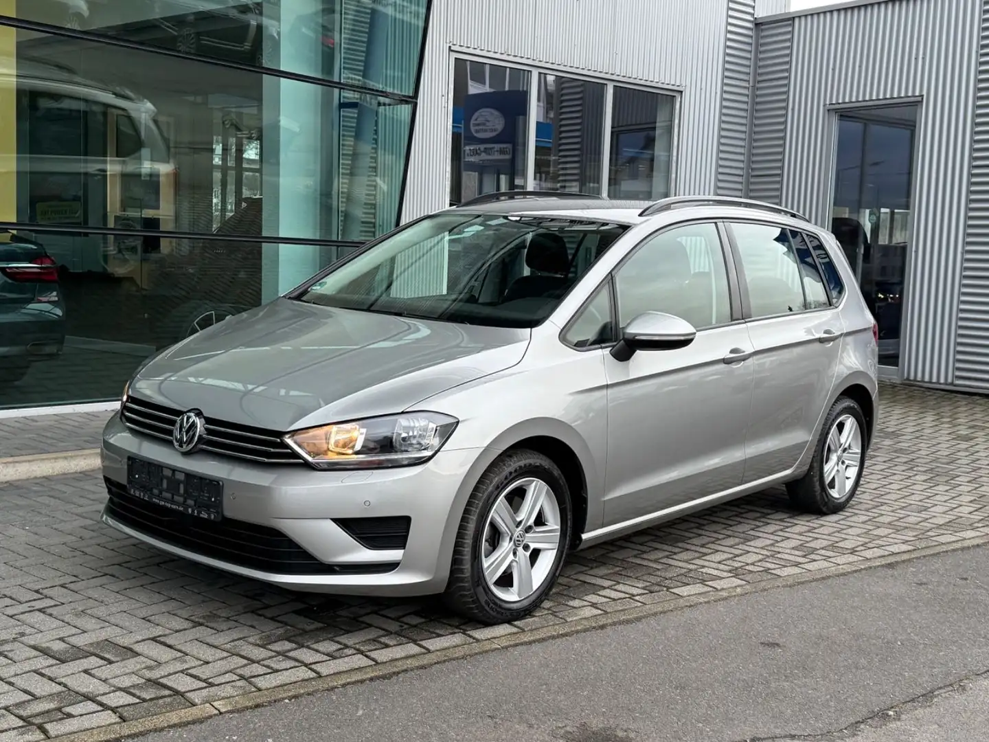 Volkswagen Golf Sportsvan VII 1.6 TDI PDC AHK SHZ MFL Tempo Silber - 1