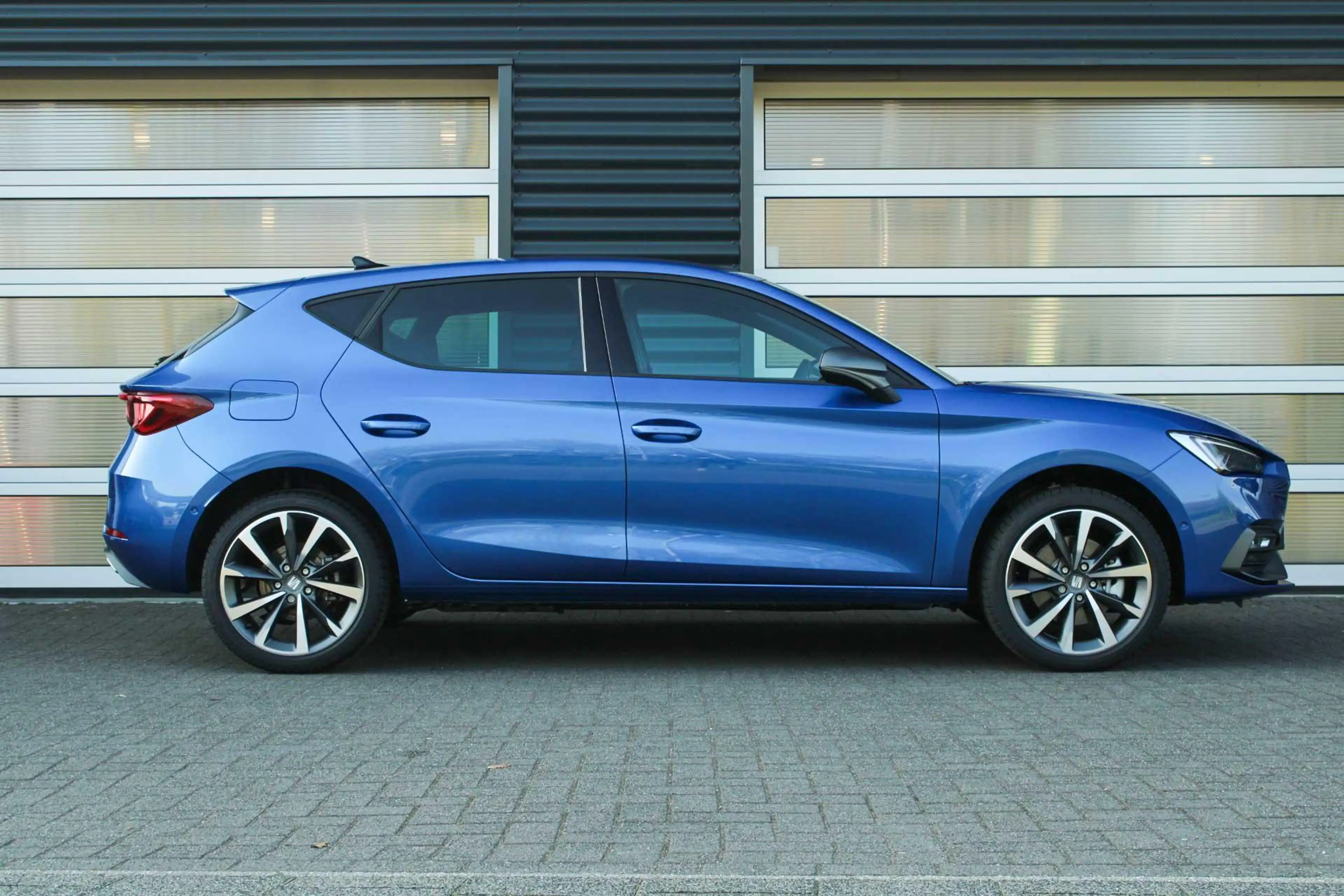 SEAT Leon e-Hybrid 1.5 TSI 204pk FR Business | Technology Pack | 18" — photo 3