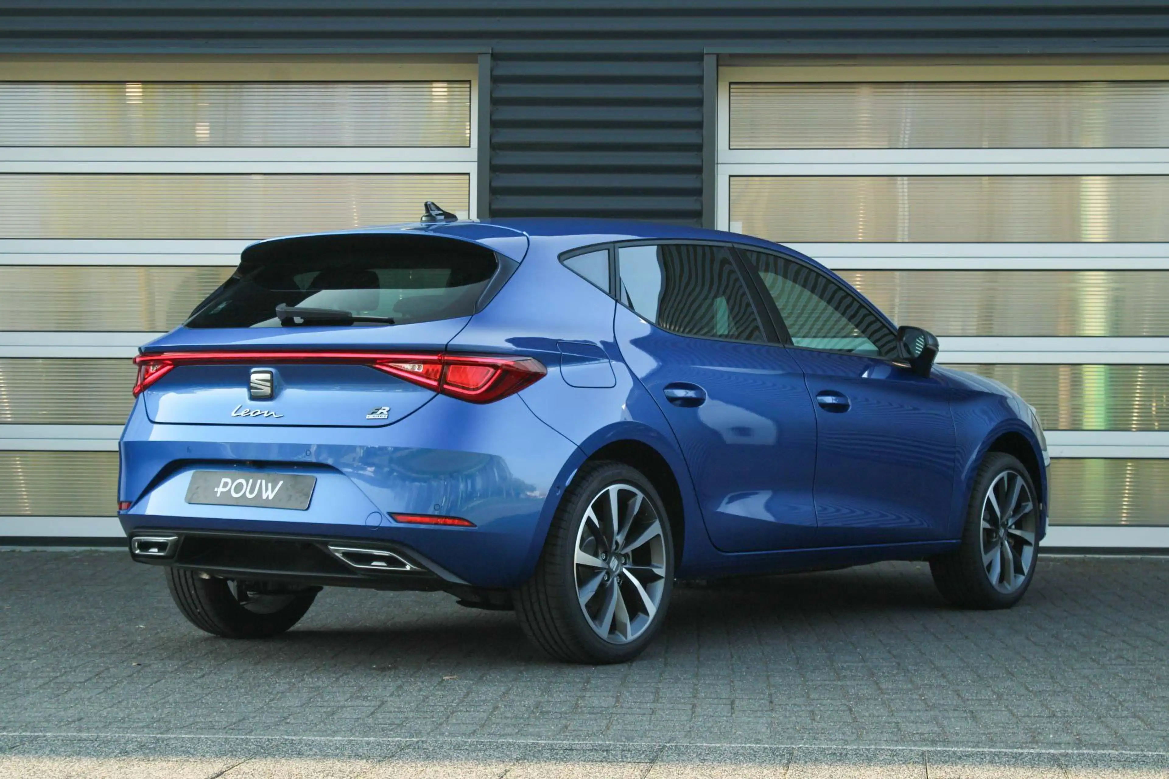 SEAT Leon e-Hybrid 1.5 TSI 204pk FR Business | Technology Pack | 18" — photo 2