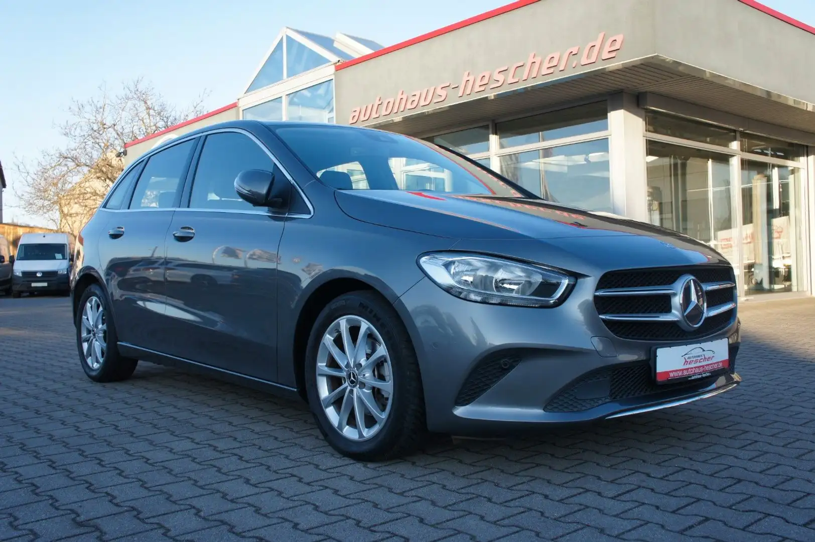 Mercedes-Benz B 180 7G-DCT *MBUX*NAVI*KLIMA*PDC*TEMPOMAT*SHZ* Gris - 2