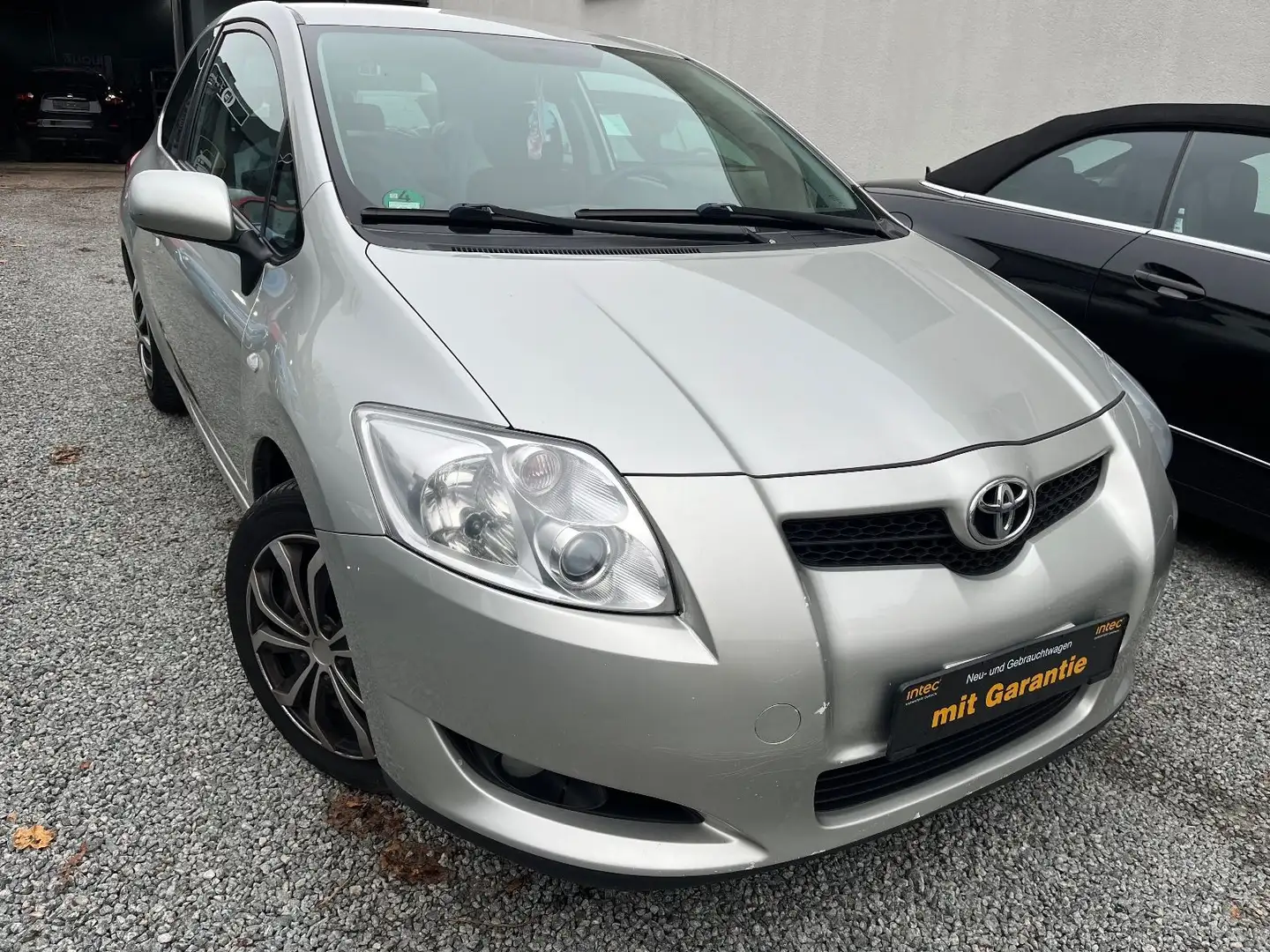 Toyota Auris Sol*Klimaauto*Elektr. Fenster*8-Fach bere* Silber - 2