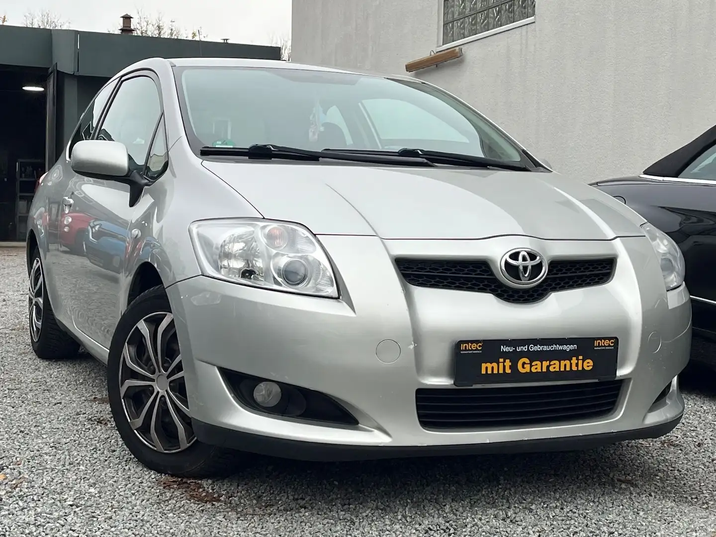 Toyota Auris Sol*Klimaauto*Elektr. Fenster*8-Fach bere* Silber - 1
