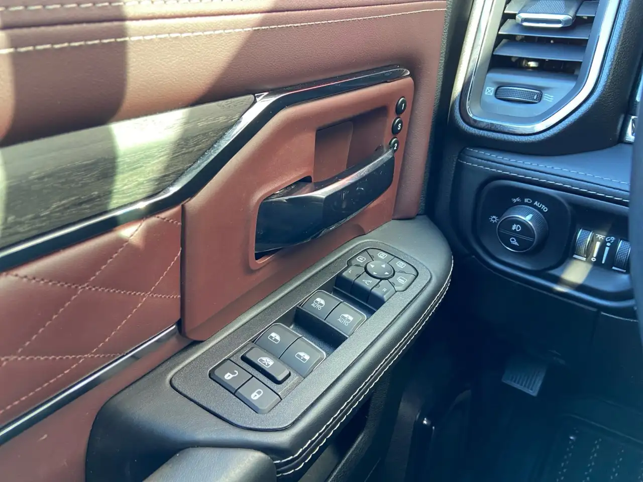 RAM 3500 снимка RAM 3500