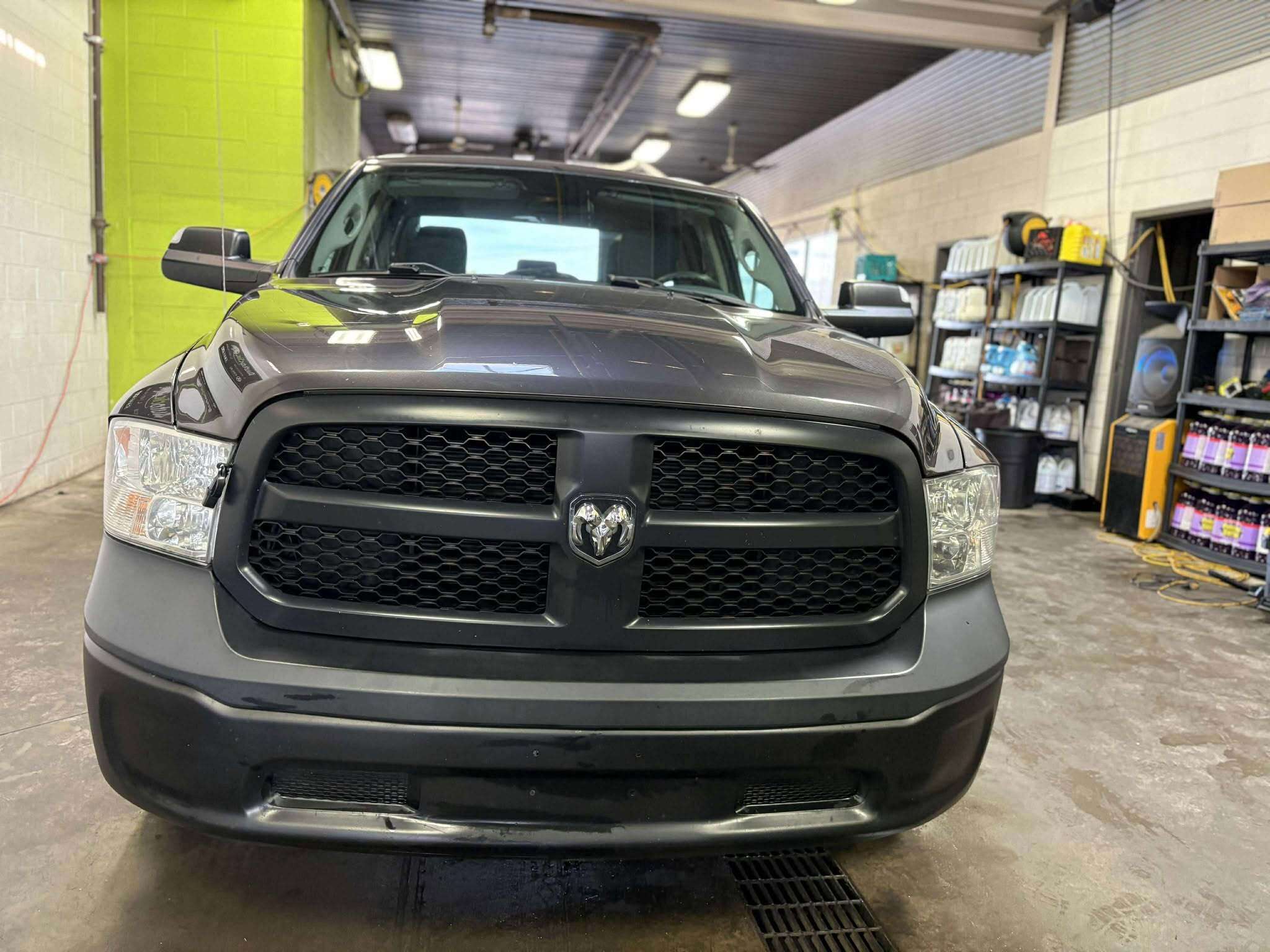 2018 RAM 1500 Tradesman 4x4 Quad Cab 6'4  Box — снимка 1