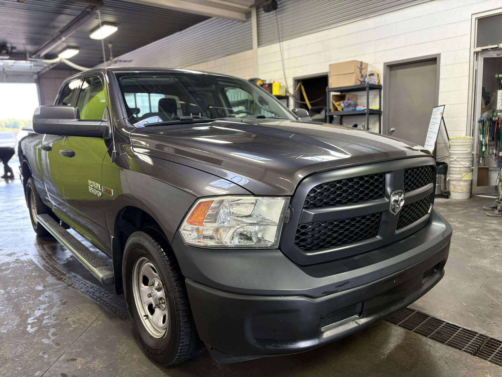 2018 RAM 1500 Tradesman 4x4 Quad Cab 6'4  Box — снимка 1