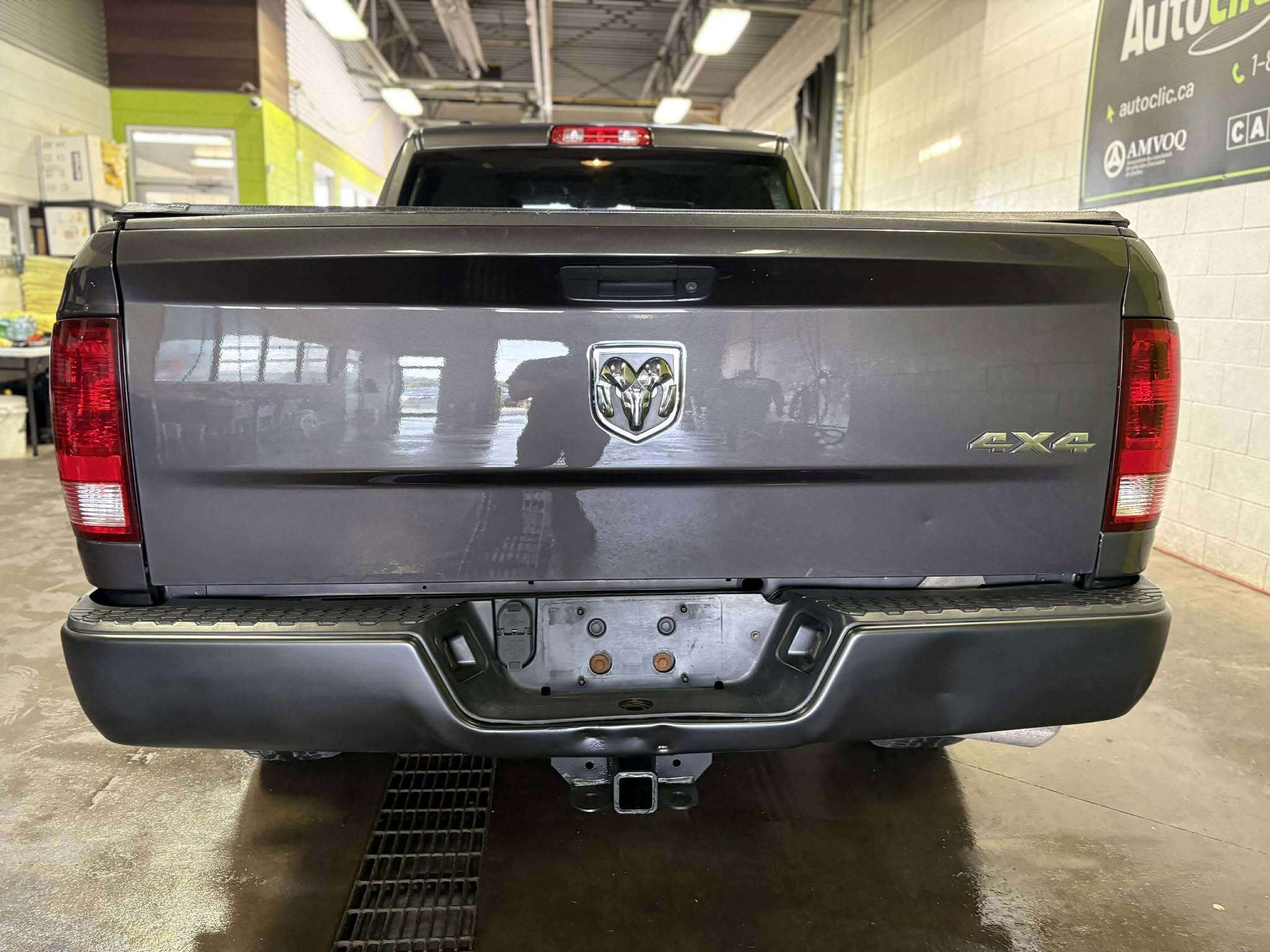 2018 RAM 1500 Tradesman 4x4 Quad Cab 6'4  Box — снимка 1