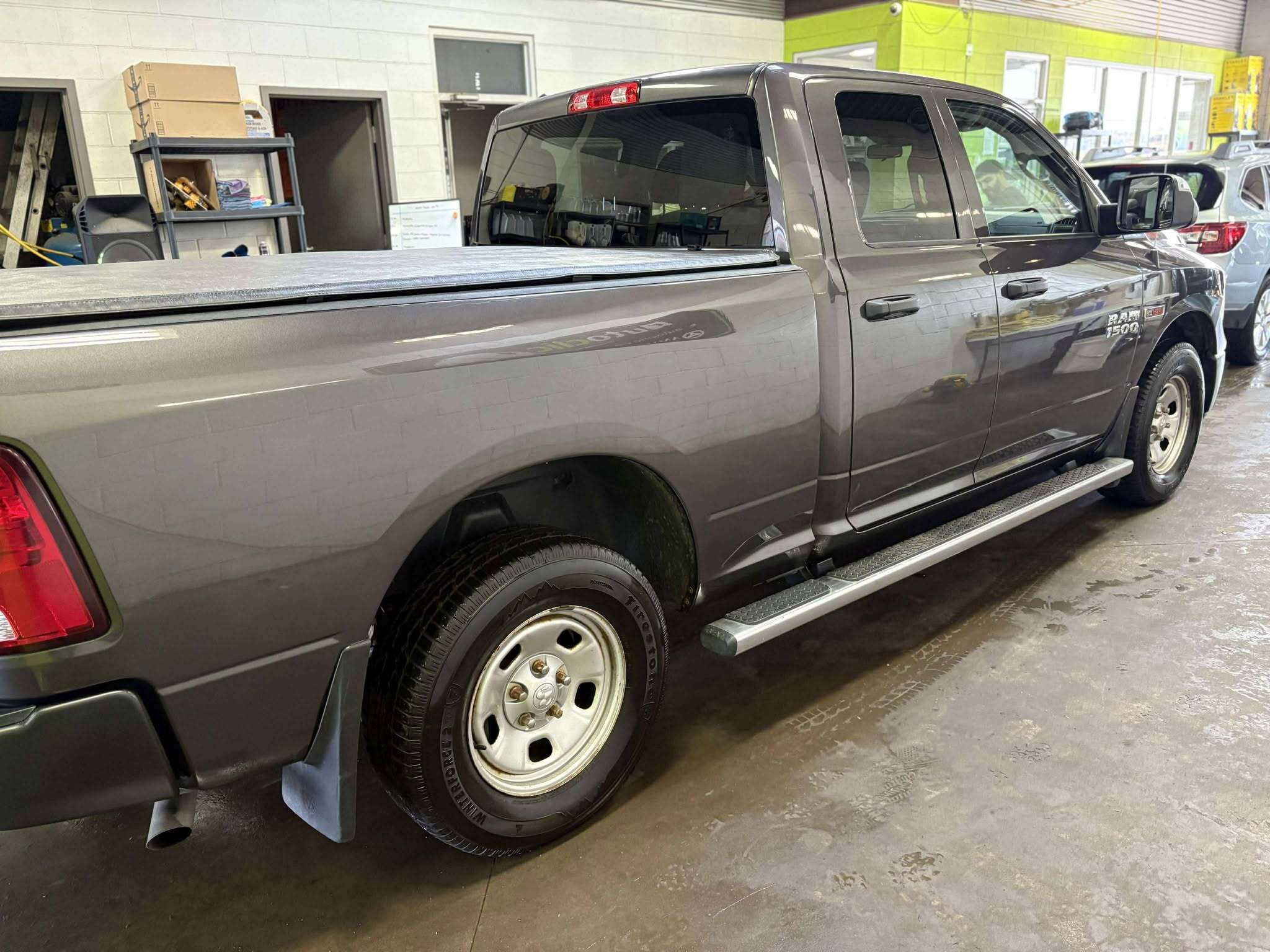 2018 RAM 1500 Tradesman 4x4 Quad Cab 6'4  Box — снимка 1